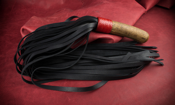 Leather flogger with wooden handle 15