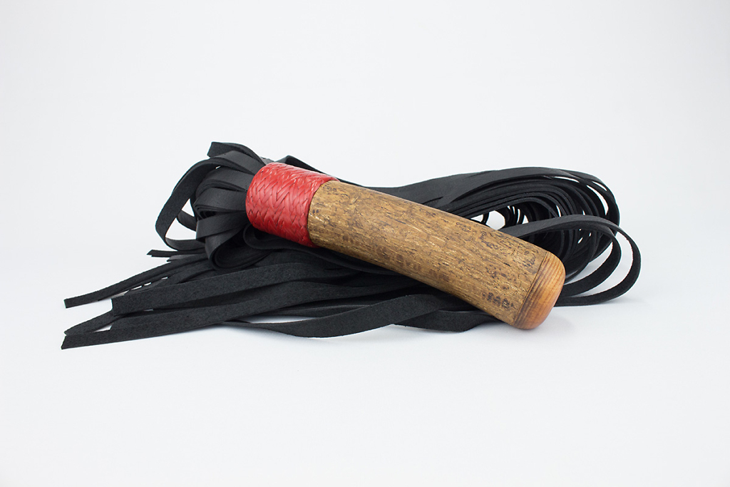 Leather flogger with wooden handle 8