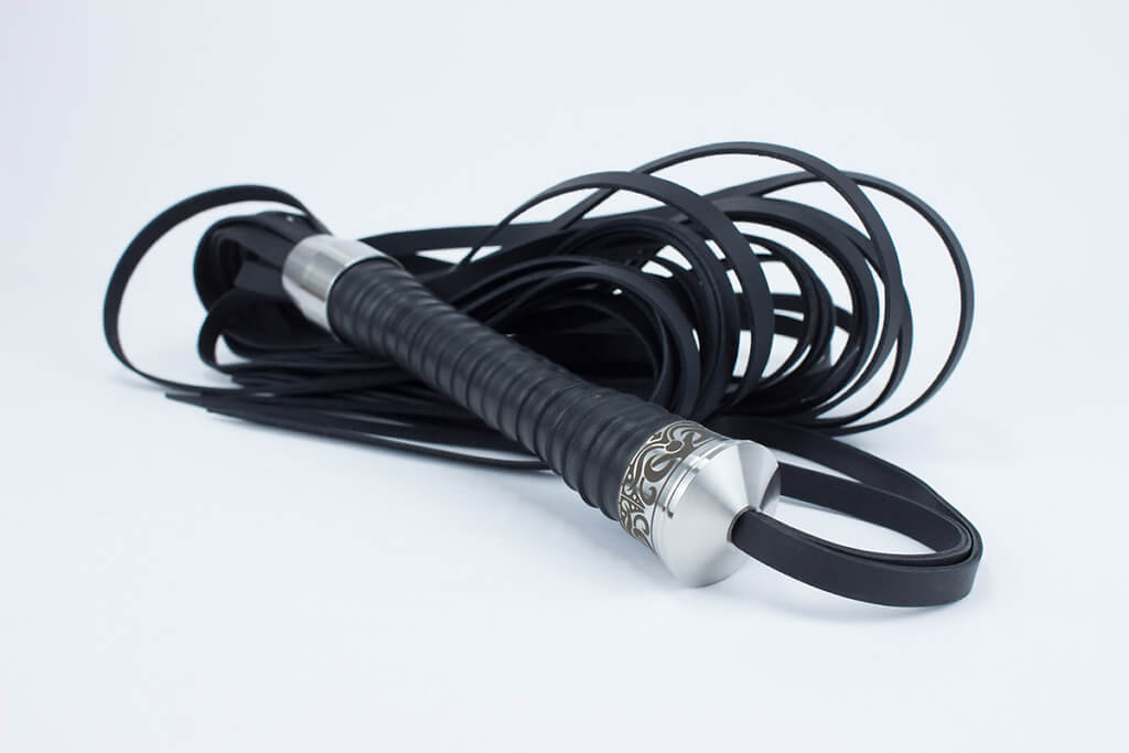 Rubber coated leather flogger 20