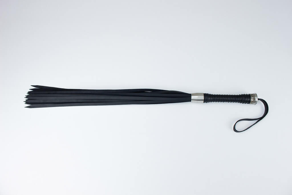 Rubber coated leather flogger 3