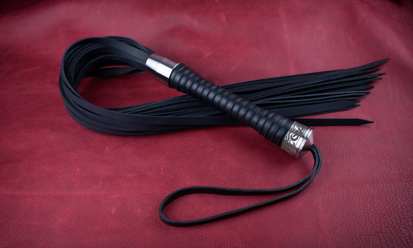 Rubber coated leather flogger 4