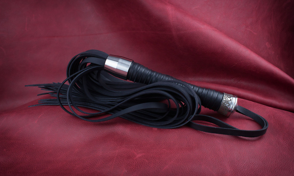 Rubber coated leather flogger 6
